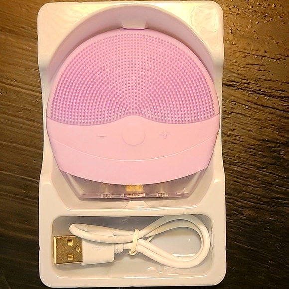 Meaningful Beauty Facial Device - Picture 1 of 2